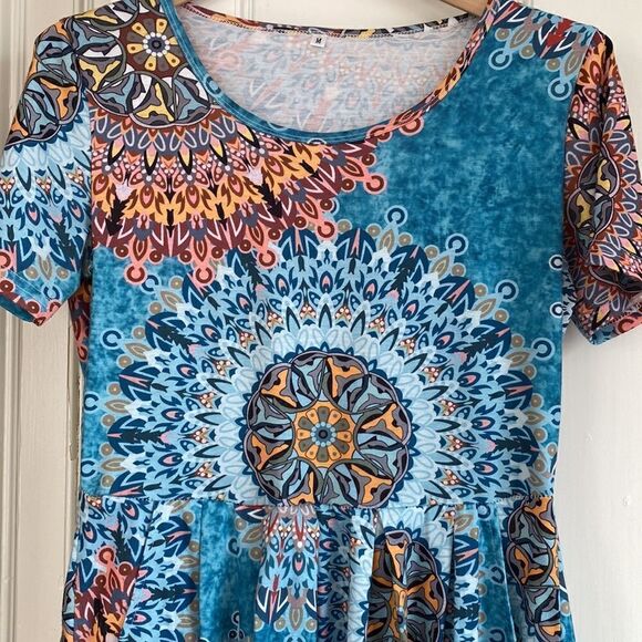 Cute print knit dress with pockets, size medium. - Picture 2 of 6